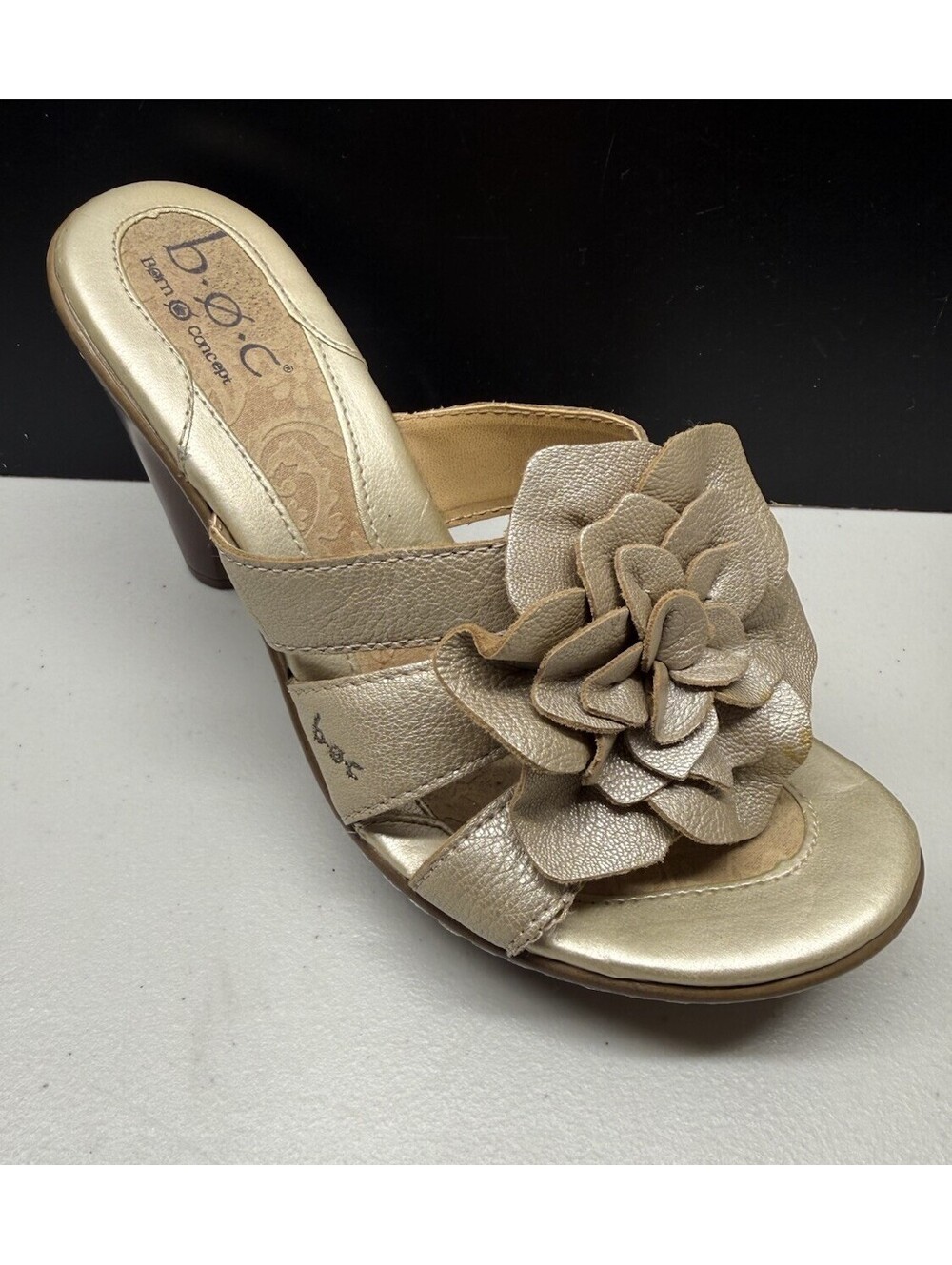 BOC Born Concept Womens 7M Sandals Heels Slipon Gold Leather Flower New no Box